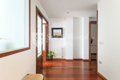 Сasa de 3 dormitorios en venta en Barcelona, Cataluña, Spain № 6804 - foto 24