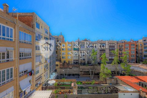 Сasa de 3 dormitorios en venta en Barcelona, Cataluña, Spain № 6804 - foto 8