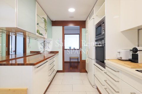 Сasa de 3 dormitorios en venta en Barcelona, Cataluña, Spain № 6804 - foto 26