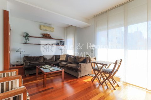 Сasa de 3 dormitorios en venta en Barcelona, Cataluña, Spain № 6804 - foto 2