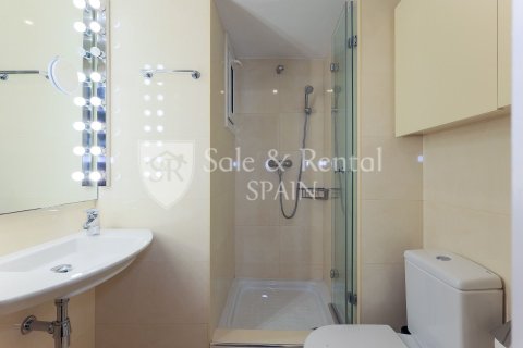 Сasa de 3 dormitorios en venta en Barcelona, Cataluña, Spain № 6804 - foto 19