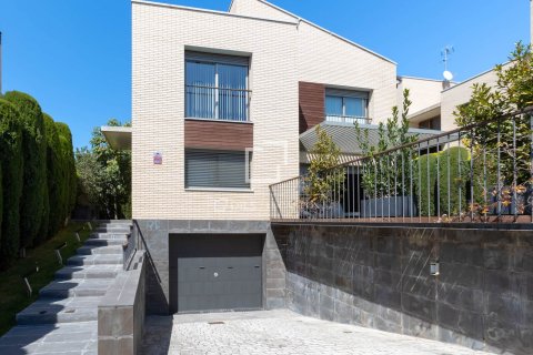 Villa de 6 dormitorios en venta en Vilassar de Dalt, Barcelona, Cataluña, Spain № 6807 - foto 2