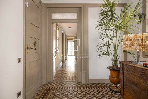 Apartamento de 3 dormitorios en alquiler en Barcelona, Cataluña, Spain № 6808 - foto 17