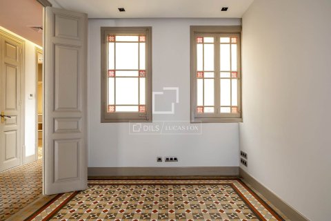 Apartamento de 3 dormitorios en alquiler en Barcelona, Cataluña, Spain № 6808 - foto 13
