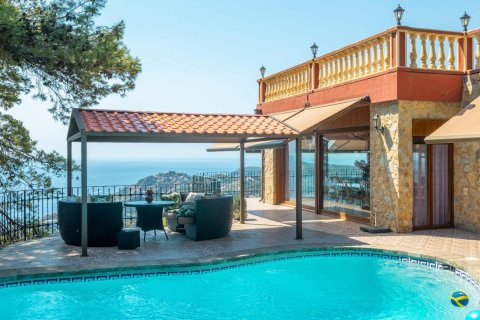 Сasa de 4 dormitorios en venta en Begur, Gerona, Cataluña, Spain № 1669 - foto 2