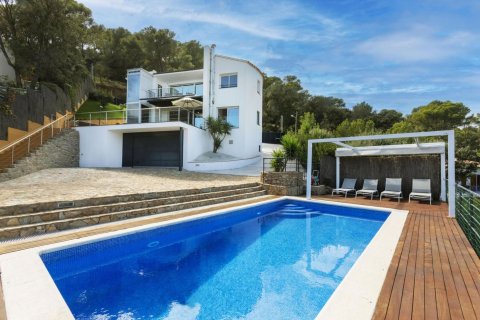 Сasa de 4 dormitorios en venta en Tamariu, Gerona, Cataluña, Spain № 1670 - foto 2