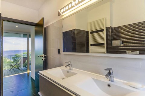Сasa de 4 dormitorios en venta en Tamariu, Gerona, Cataluña, Spain № 1670 - foto 24