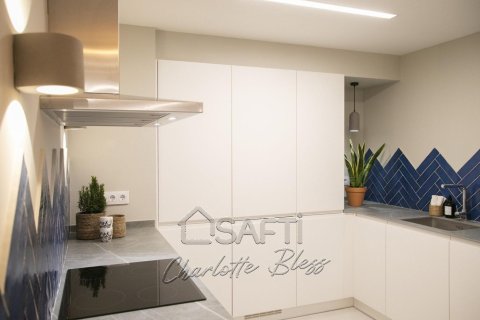 Apartamento de 2 dormitorios en venta en Ciudad Vieja, Barcelona, Cataluña, Spain № 2262 - foto 6