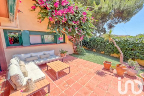 Casa adosada de 4 dormitorios en venta en Tarragona, Cataluña, Spain № 4854 - foto 30