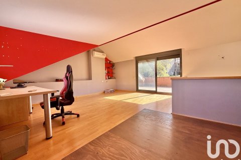 Сasa de 4 dormitorios en venta en Sant Andreu de Llavaneres, Barcelona, Cataluña, Spain № 4912 - foto 19
