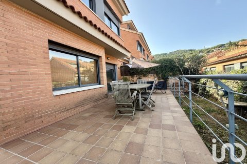 Сasa de 4 dormitorios en venta en Sant Andreu de Llavaneres, Barcelona, Cataluña, Spain № 4912 - foto 24