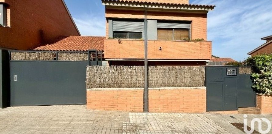 Сasa de 4 dormitorios en venta en Sant Andreu de Llavaneres, Barcelona, Cataluña, Spain № 4912
