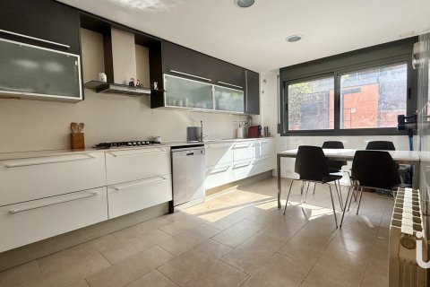 Сasa de 4 dormitorios en venta en Sant Andreu de Llavaneres, Barcelona, Cataluña, Spain № 4912 - foto 5