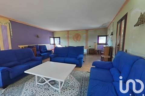 Купить замки и поместья в Лерида, Испания с 6 спален, 580м², № 4909 - фото 13