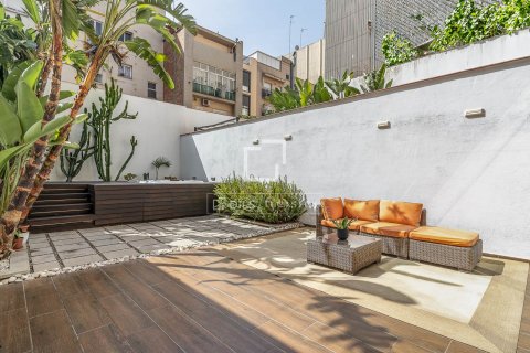 Apartamento de 2 dormitorios en venta en Barcelona, Cataluña, Spain № 8804 - foto 2