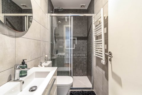 Apartamento de 2 dormitorios en venta en Barcelona, Cataluña, Spain № 8804 - foto 28