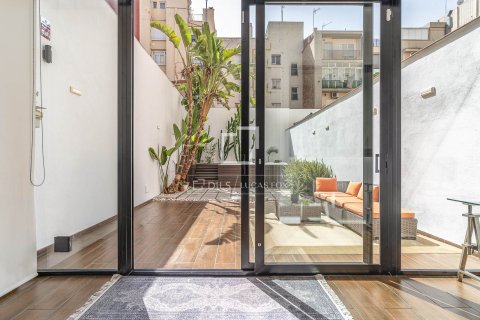 Apartamento de 2 dormitorios en venta en Barcelona, Cataluña, Spain № 8804 - foto 12