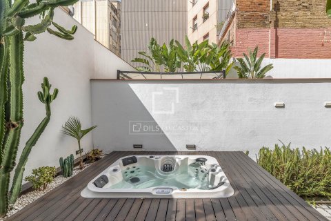 Apartamento de 2 dormitorios en venta en Barcelona, Cataluña, Spain № 8804 - foto 5