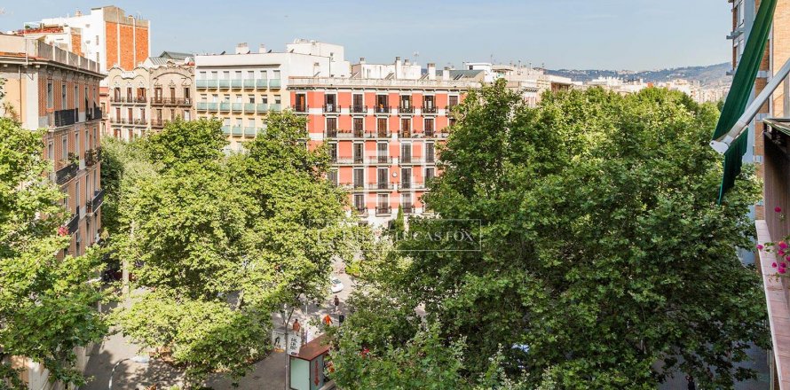 3 bedrooms apartment for sale in Barcelona, Catalonia, Spain № 8803