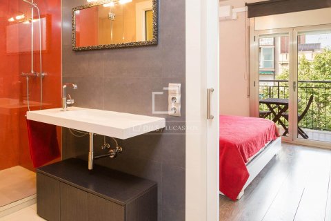 3 bedrooms apartment for sale in Barcelona, Catalonia, Spain № 8803 - photo 2