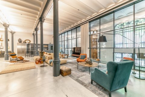 Apartamento de 2 dormitorios en alquiler en Barcelona, Cataluña, Spain № 1568 - foto 2