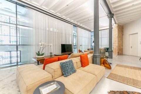 Apartamento de 2 dormitorios en alquiler en Barcelona, Cataluña, Spain № 1568 - foto 4