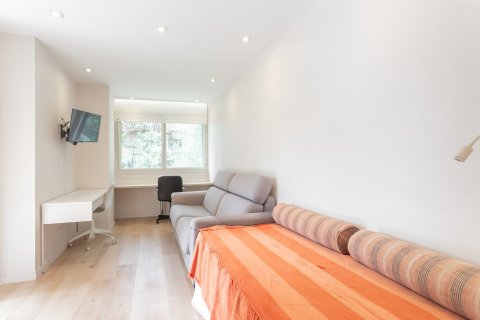 Сasa de 7 dormitorios en alquiler en Barcelona, Cataluña, Spain № 1569 - foto 6