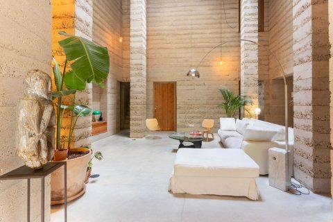 Сasa de 5 dormitorios en alquiler en Barcelona, Cataluña, Spain № 1570 - foto 2