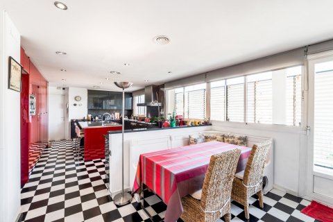 Apartamento de 5 dormitorios en alquiler en Barcelona, Cataluña, Spain № 1566 - foto 9