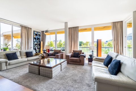 Apartamento de 5 dormitorios en alquiler en Barcelona, Cataluña, Spain № 1566 - foto 8