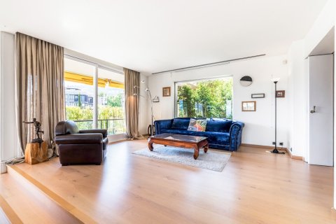 Apartamento de 5 dormitorios en alquiler en Barcelona, Cataluña, Spain № 1566 - foto 2