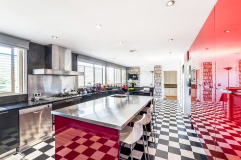Apartamento de 5 dormitorios en alquiler en Barcelona, Cataluña, Spain № 1566 - foto 10