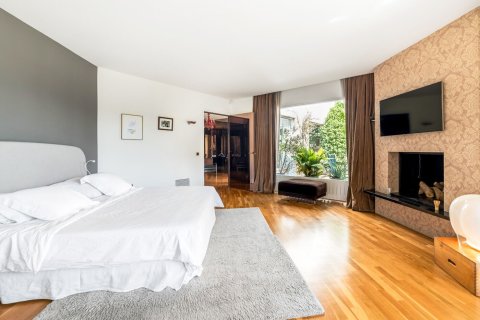 Apartamento de 5 dormitorios en alquiler en Barcelona, Cataluña, Spain № 1566 - foto 4