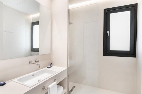 Apartamento de 3 dormitorios en alquiler en Barcelona, Cataluña, Spain № 1564 - foto 10
