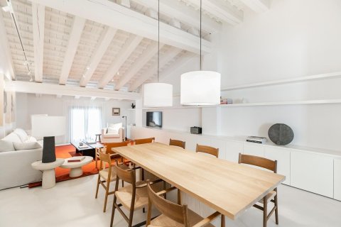 Apartamento de 3 dormitorios en alquiler en Barcelona, Cataluña, Spain № 1564 - foto 4