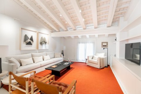 Apartamento de 3 dormitorios en alquiler en Barcelona, Cataluña, Spain № 1564