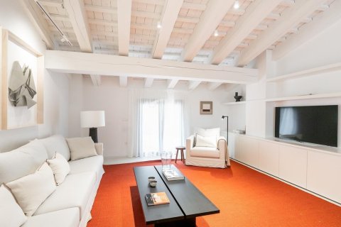 Apartamento de 3 dormitorios en alquiler en Barcelona, Cataluña, Spain № 1564 - foto 2