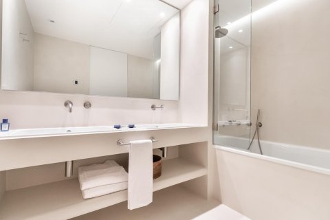 Apartamento de 3 dormitorios en alquiler en Barcelona, Cataluña, Spain № 1564 - foto 13