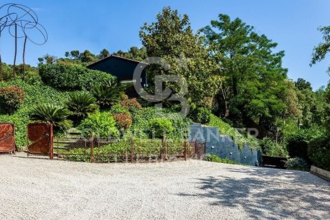 Сasa de 6 dormitorios en venta en Barcelona, Cataluña, Spain № 6086 - foto 3