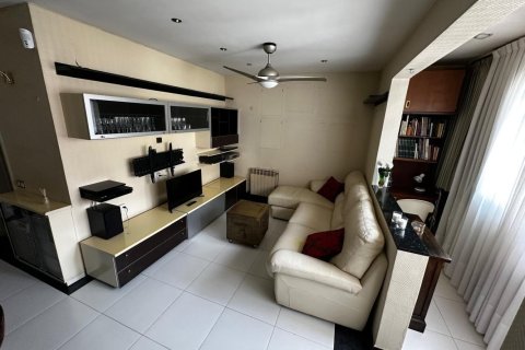 Apartamento de 4 dormitorios en venta en Sants-Montjuïc, Barcelona, Cataluña, Spain № 2182 - foto 7