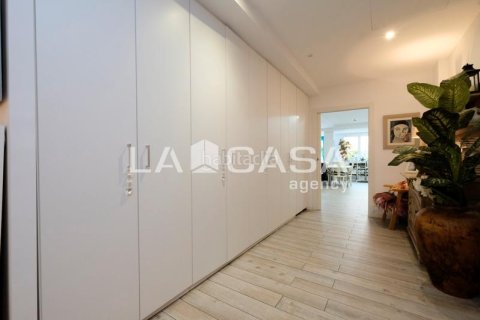 Apartamento de 2 dormitorios en venta en Sant Andreu, Barcelona, Cataluña, Spain № 2178 - foto 2