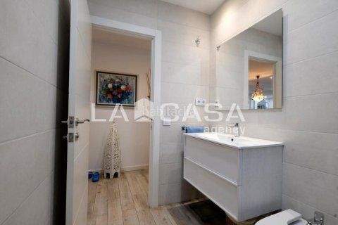 Apartamento de 2 dormitorios en venta en Sant Andreu, Barcelona, Cataluña, Spain № 2178 - foto 3