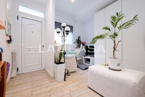 Apartamento de 2 dormitorios en venta en Sant Andreu, Barcelona, Cataluña, Spain № 2178 - foto 5