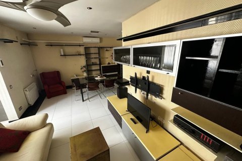 Apartamento de 4 dormitorios en venta en Sants-Montjuïc, Barcelona, Cataluña, Spain № 2181 - foto 7