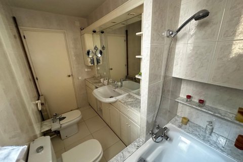 Apartamento de 4 dormitorios en venta en Sants-Montjuïc, Barcelona, Cataluña, Spain № 2181 - foto 28