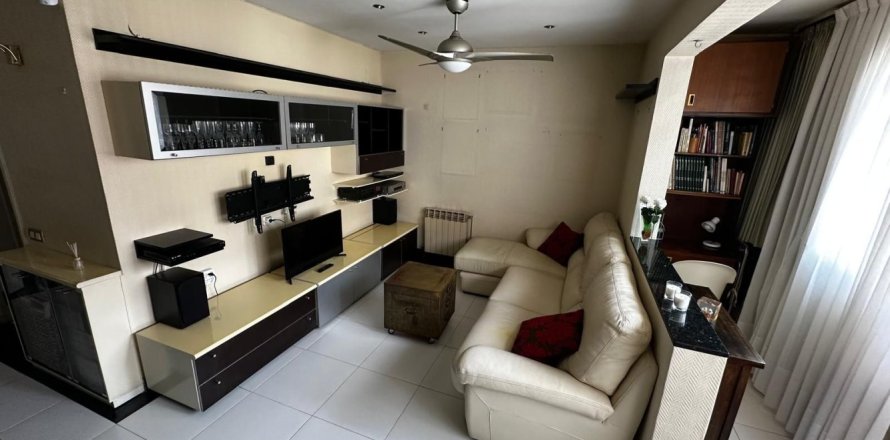 Apartamento de 4 dormitorios en venta en Sants-Montjuïc, Barcelona, Cataluña, Spain № 2181