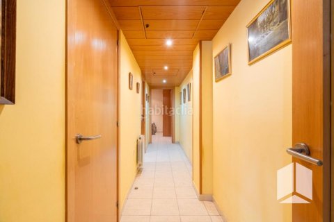 Apartamento de 3 dormitorios en venta en Castelldefels, Barcelona, Cataluña, Spain № 2177 - foto 3