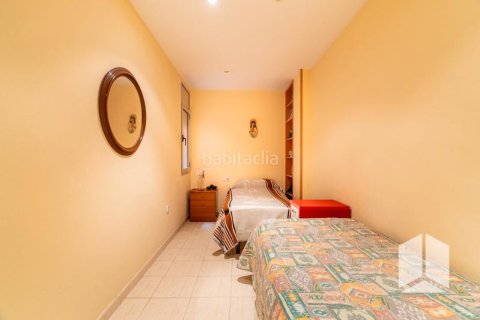 Apartamento de 3 dormitorios en venta en Castelldefels, Barcelona, Cataluña, Spain № 2177 - foto 4