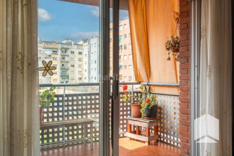 Apartamento de 3 dormitorios en venta en Castelldefels, Barcelona, Cataluña, Spain № 2177 - foto 22