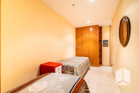 Apartamento de 3 dormitorios en venta en Castelldefels, Barcelona, Cataluña, Spain № 2177 - foto 9